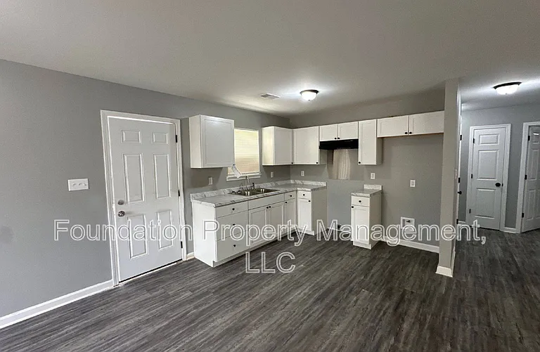 605 Howard Dr — Photo 3