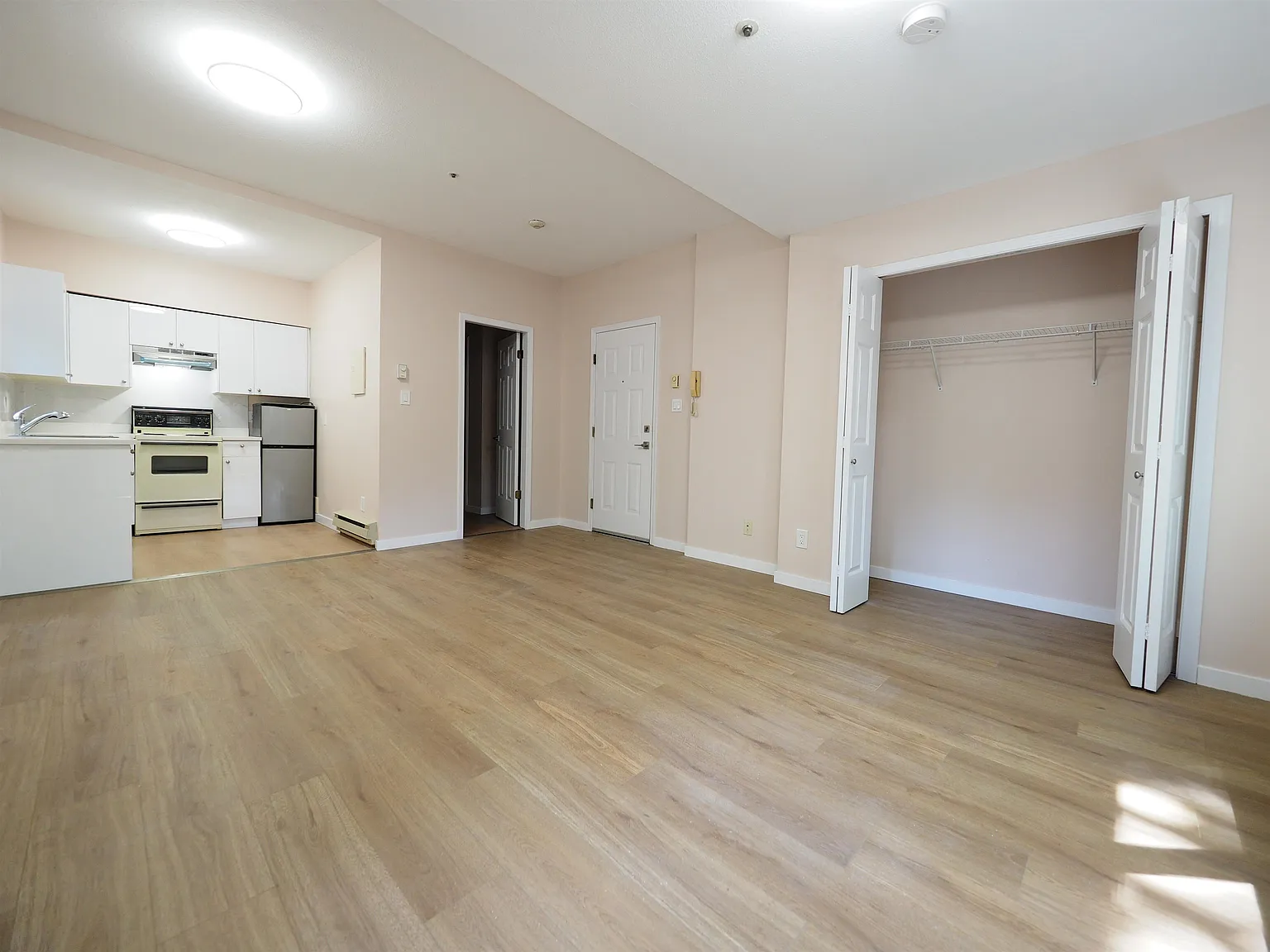 Studio, 250 sqft, $1,800 — Photo 1