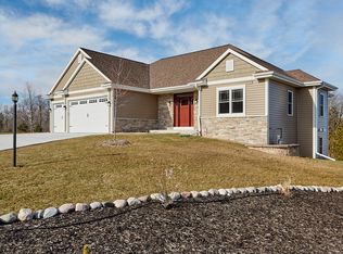 W185N8539 Lawrence Ave, Menomonee Falls, WI 53051