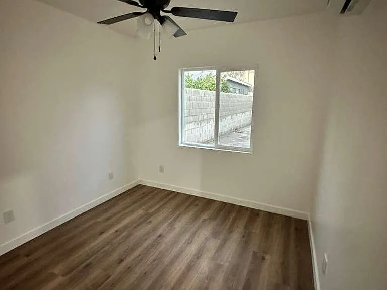 8829 Darby Ave — Photo 3