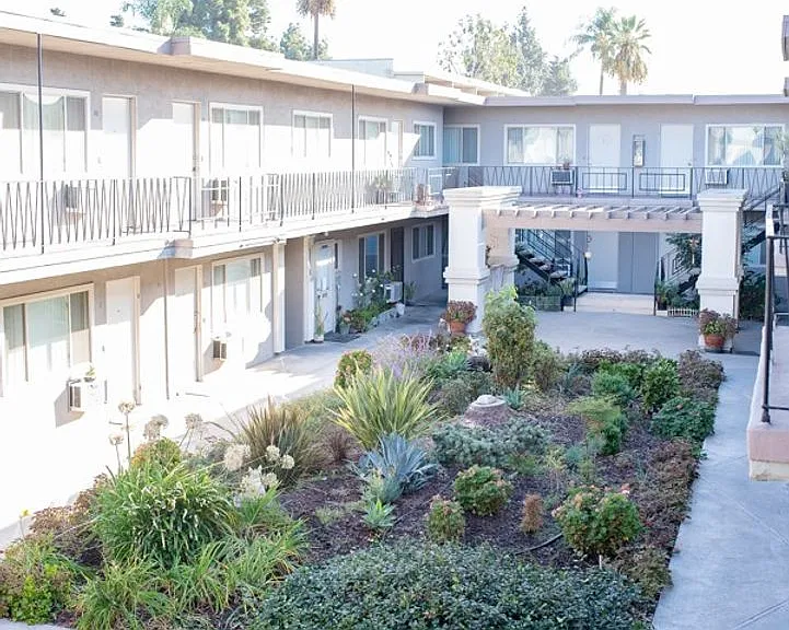 832 Azusa Ave #6 — Photo 9