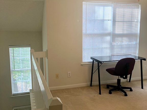 3rd image of 1221 Edenham Way