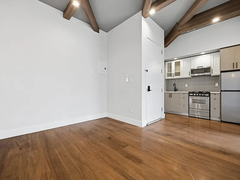 533 Park Pl #2F — Photo 1