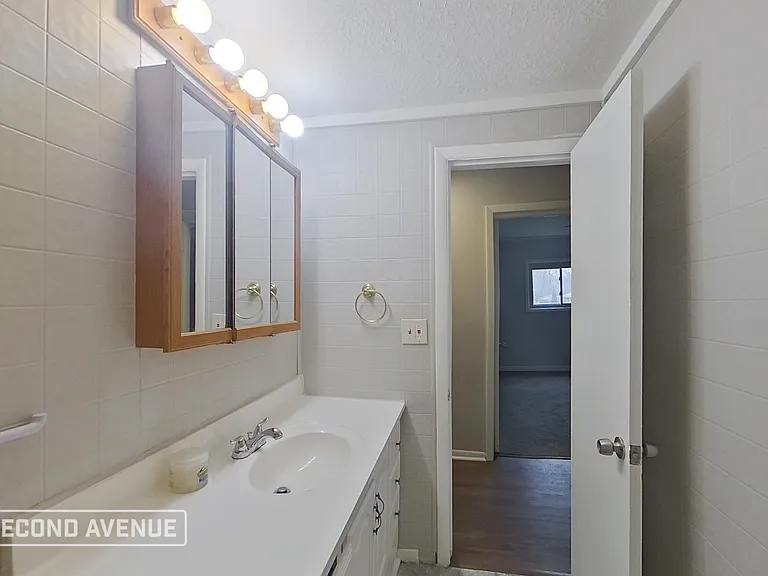 1635 Bronson Rd — Photo 7