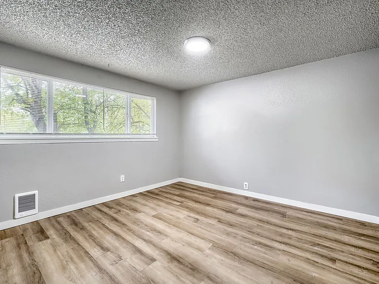 Scenic Hill Apartments — Photo 8