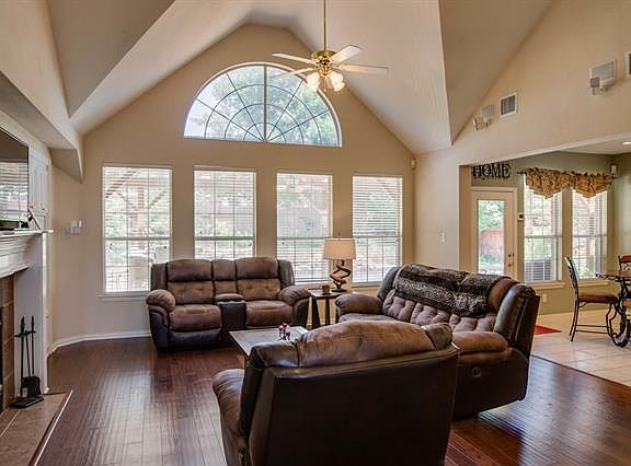 4th image of 4212 Blue Grass Ct