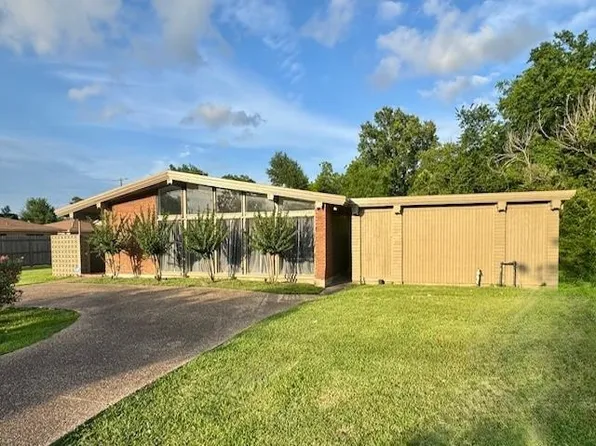 2835 Palestine St, Beaumont, TX 77701