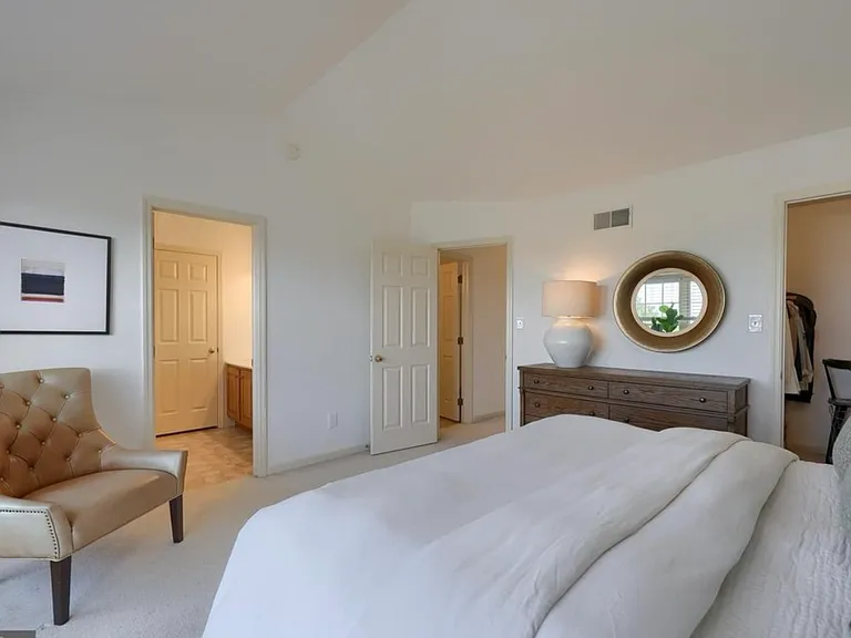 637 Royal View Dr — Photo 15
