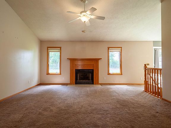 4th image of 401 Hawkins Dr