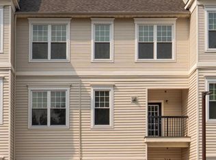 11391 Aristotle Dr #11-214, Fairfax, VA 22030