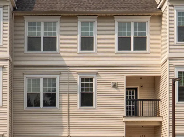 11391 Aristotle Dr #11-214, Fairfax, VA 22030