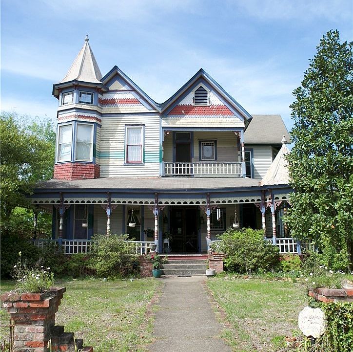 1st image of 1604 Main St