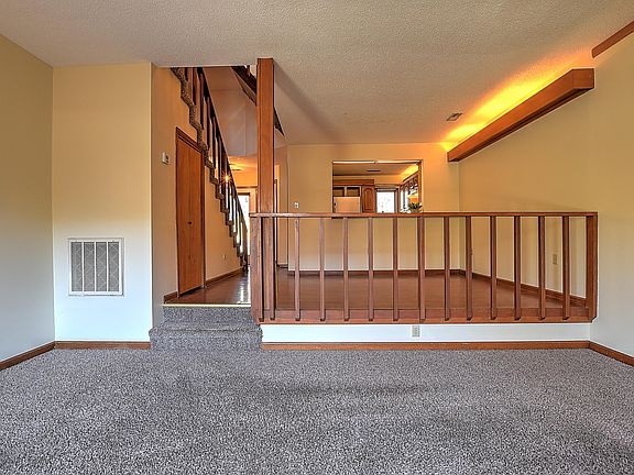 5th image of 208 Willowbend Ln