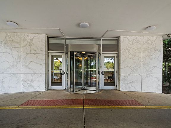 2nd image of 3950 N Lake Shore Dr APT 1903
