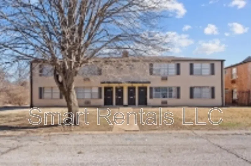 3 bed, 1.5 bath, 1200 sqft, $1,199 — Photo 1