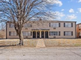 1024 Wild Cherry Ln, Saint Louis, MO