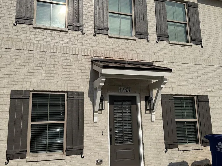 1233 Tigers Tail Trl — Photo 1