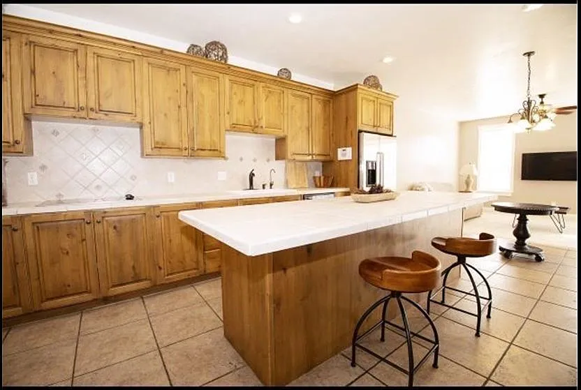 5 bed, 3.5 bath, 4058 sqft, $2,800 — Photo 3