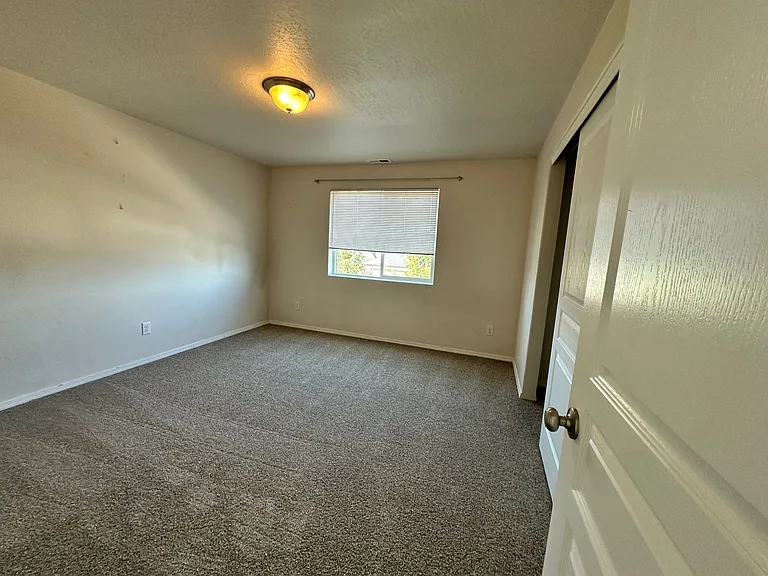 533 Derby St SE — Photo 7
