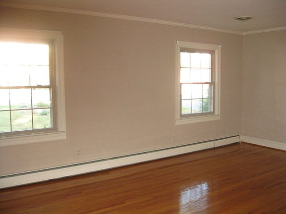 5th image of 807 W High St