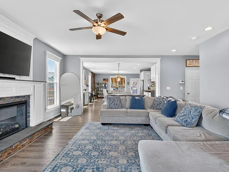 980 Basswood Dr — Photo 11