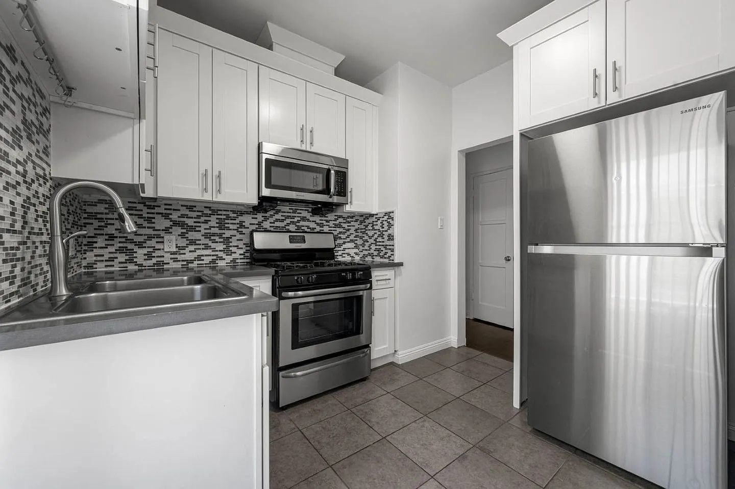 1201 S. Alfred — Photo 1
