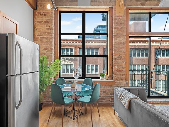 5th image of 1801 S Michigan Ave Unit 402