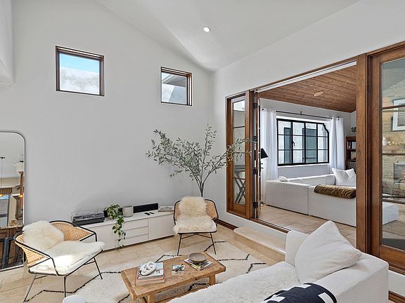 2nd image of 605 Begonia Ave #B