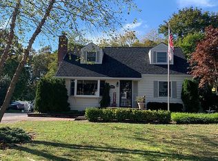 576 Evergreen Ave, Bohemia, NY 11716