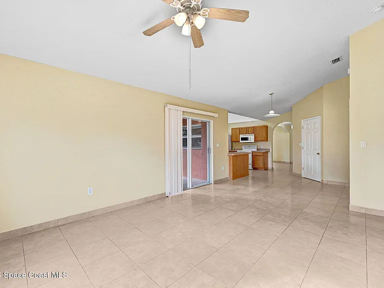 1416 Martinez St SE — Photo 12