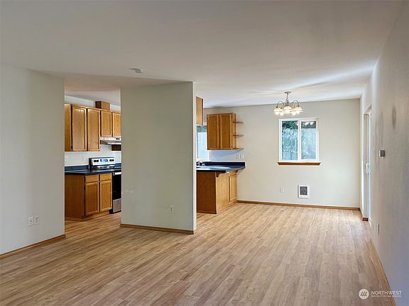 4th image of 8540 Mahonia Court SE