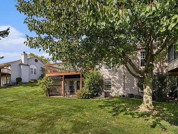 3rd image of 3347 Golfview Dr NW