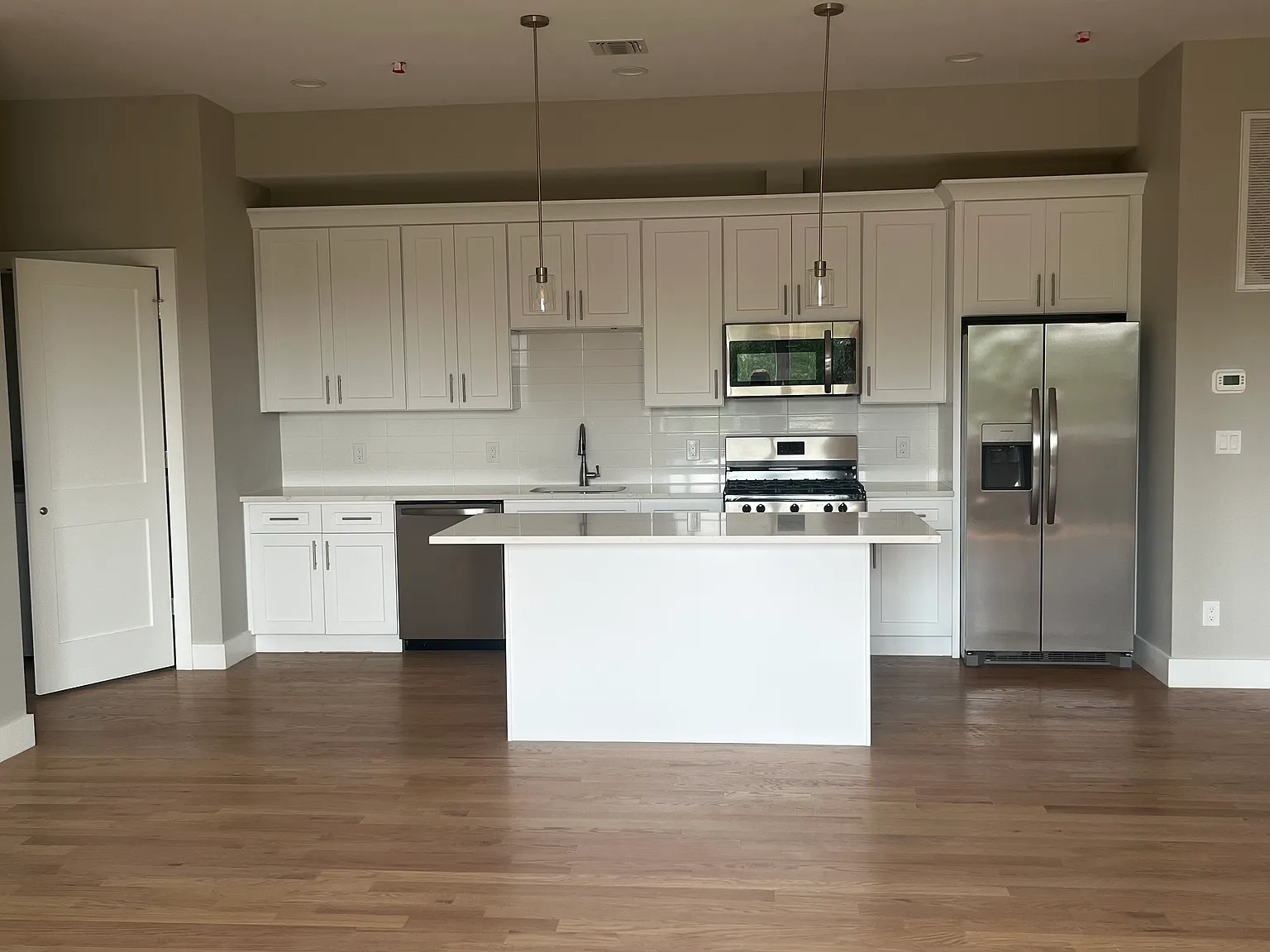 2 bed, $3,500 — Photo 1