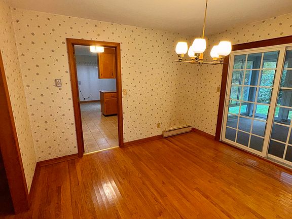 4th image of 247 Broad Brook Road