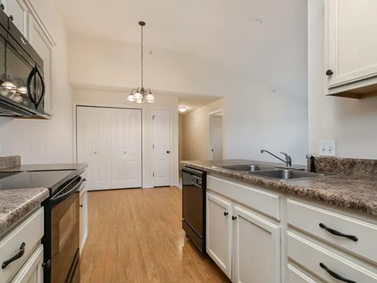 Town and Country Village Apartments — Photo 24