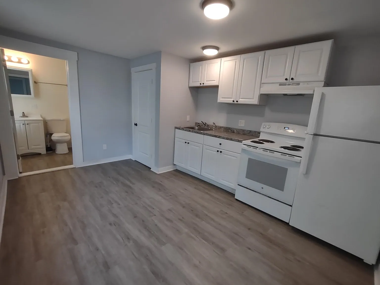 1 bed, 1.0 bath, 13862 sqft, $1,450 — Photo 2