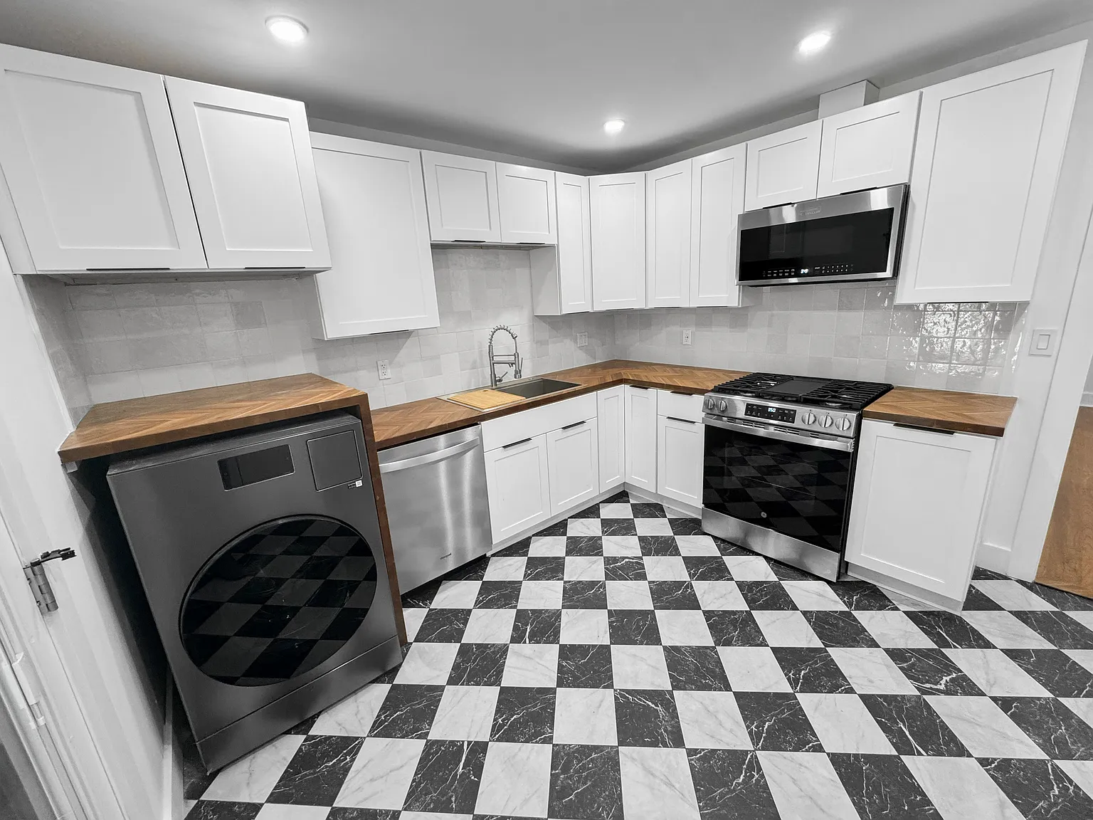 2 bed, 840 sqft, $2,095 — Photo 3