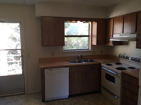 Kitchen with dish washer, garbage disposal