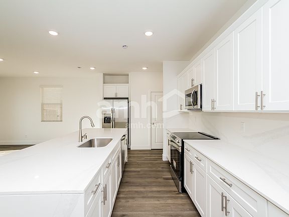 4th image of 11170 Magallanes St