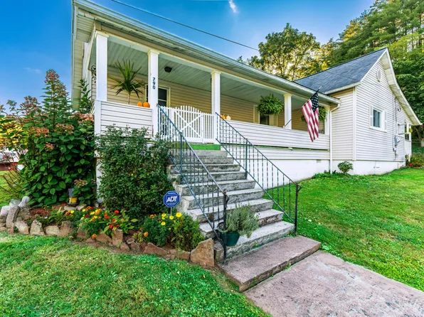 790 Coal River Mountain Rd, Mount Hope, WV 25880