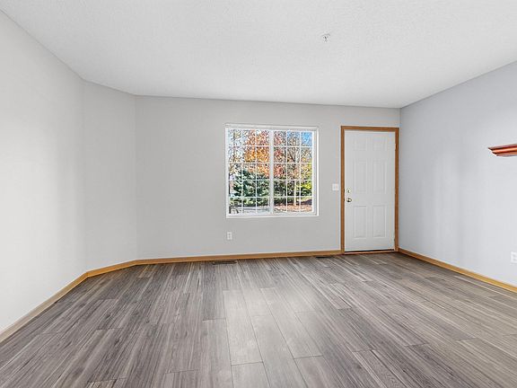 4th image of 9121 Scarlet Globe Dr