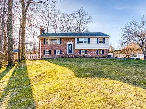 90 Highland St, Milford, MA 01757