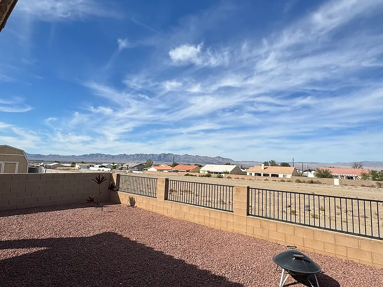 2399 E Klamath Loop — Photo 14