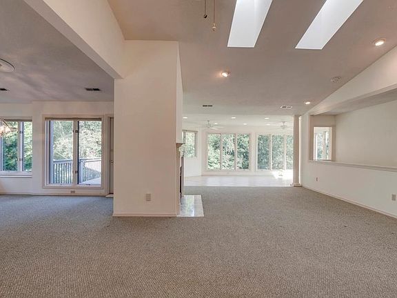 2nd image of 221 Bokoshe Cir