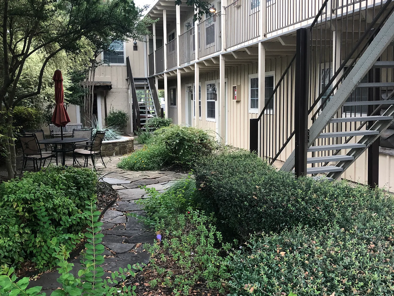 1 bed, 400 sqft, $1,050 — Photo 1