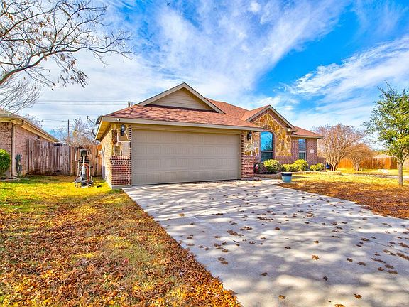 4th image of 500 Thistle Meade Cir