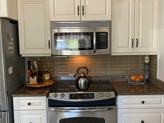 5th image of 2715 Arlington Ave