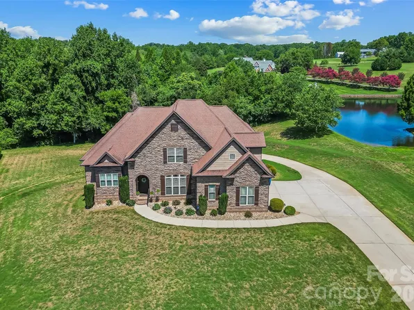 5895 Bakers Point, Hickory, NC 28602