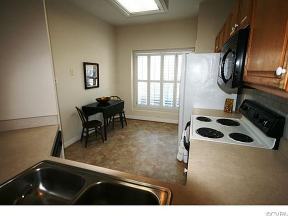 5th image of 2205 Waters Mill Cir