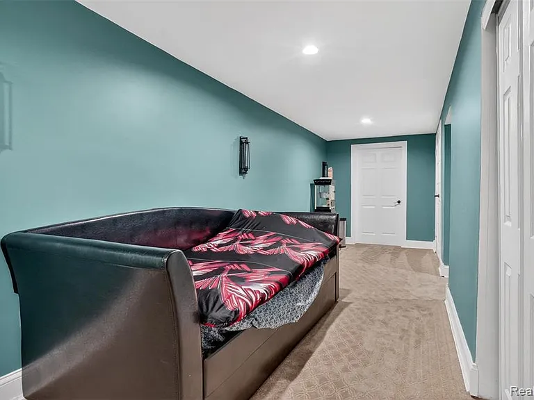 2825 Long Meadow Ln — Photo 18